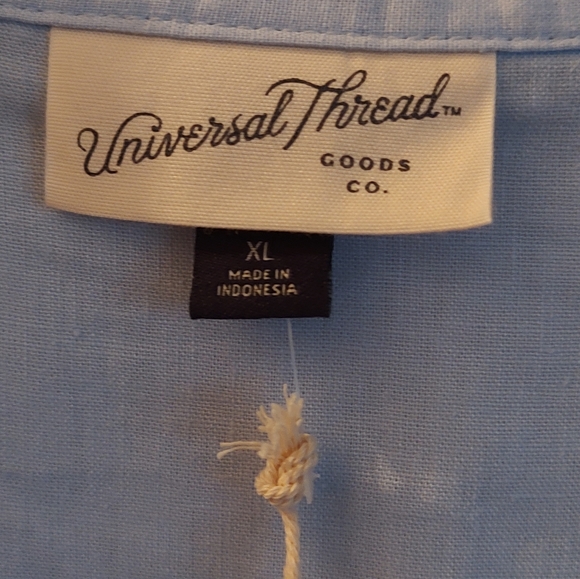Universal Threads Women's Size XL Blue long sleeve button up - Picture 4 of 5